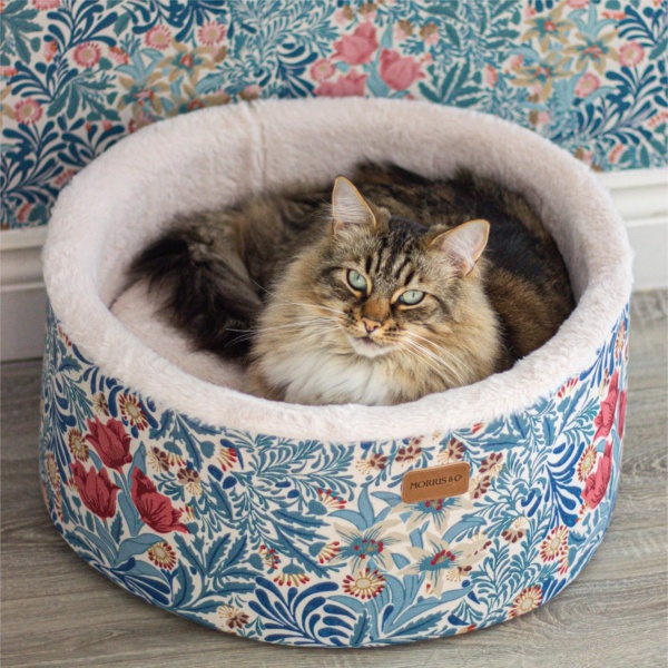 Rosewood x Morris & Co. Bower Berry Round Bed for Dogs and Cats, Small Dog Bed, Blue, Raised Padded Sides, Soft and Calming, Easy-Care, Luxury William Morris Print - Image 2